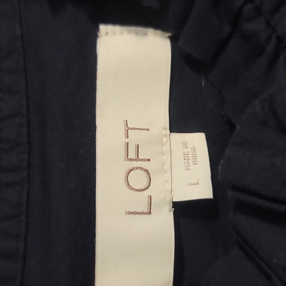 ❤️Womens Navy button up cotton blouse by Loft - Picture 2 of 4